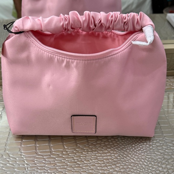 Victoria's Secret Soft Pink Cosmetic Bag - Picture 1 of 4